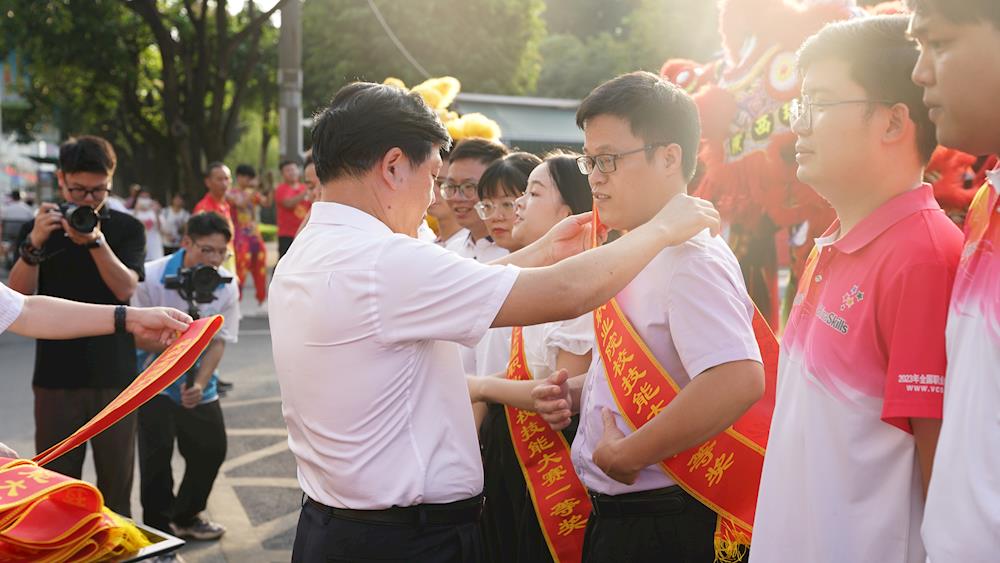 d1e2b5f8a9f945ae91c93511ece42ed6.jpg d1e2b5f8a9f945ae91c93511ece42ed6.jpg