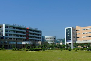 2007年的第一教学楼、图书馆