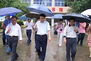 2009年10月13日，时任教育厅副厅长黄宇视察我院