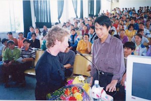 外教给学生上课