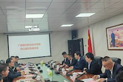 忆往昔岁月 展未来宏图 黄绍光校长到凤山县走访看望校友代表